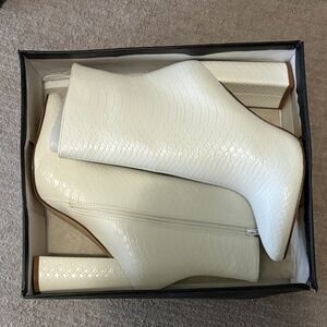 PrettyLittleThing White Snake Boots, US 9